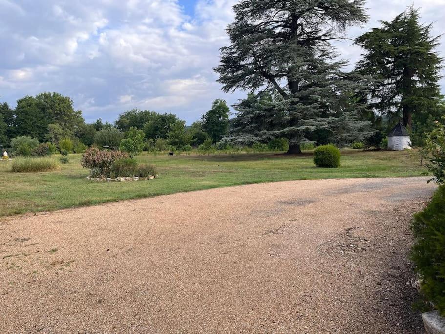 ancien chai rénové dans un parc clos de 3 hectares Lamothe-Montravel Esterno foto