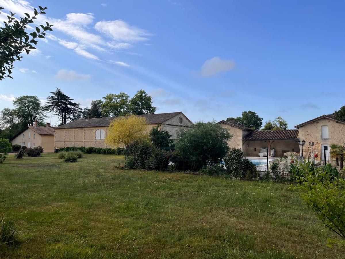 ancien chai rénové dans un parc clos de 3 hectares Lamothe-Montravel Esterno foto