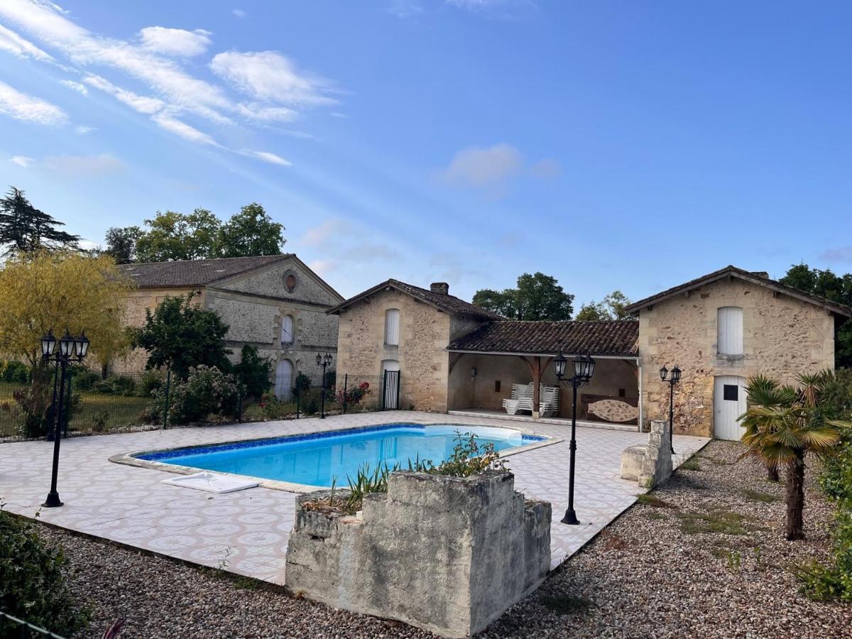 ancien chai rénové dans un parc clos de 3 hectares Lamothe-Montravel Esterno foto